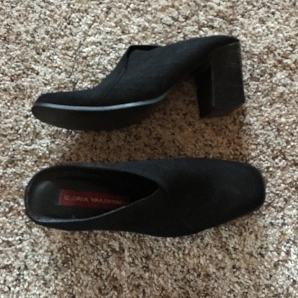 Gloria Vanderbilt Black Heels